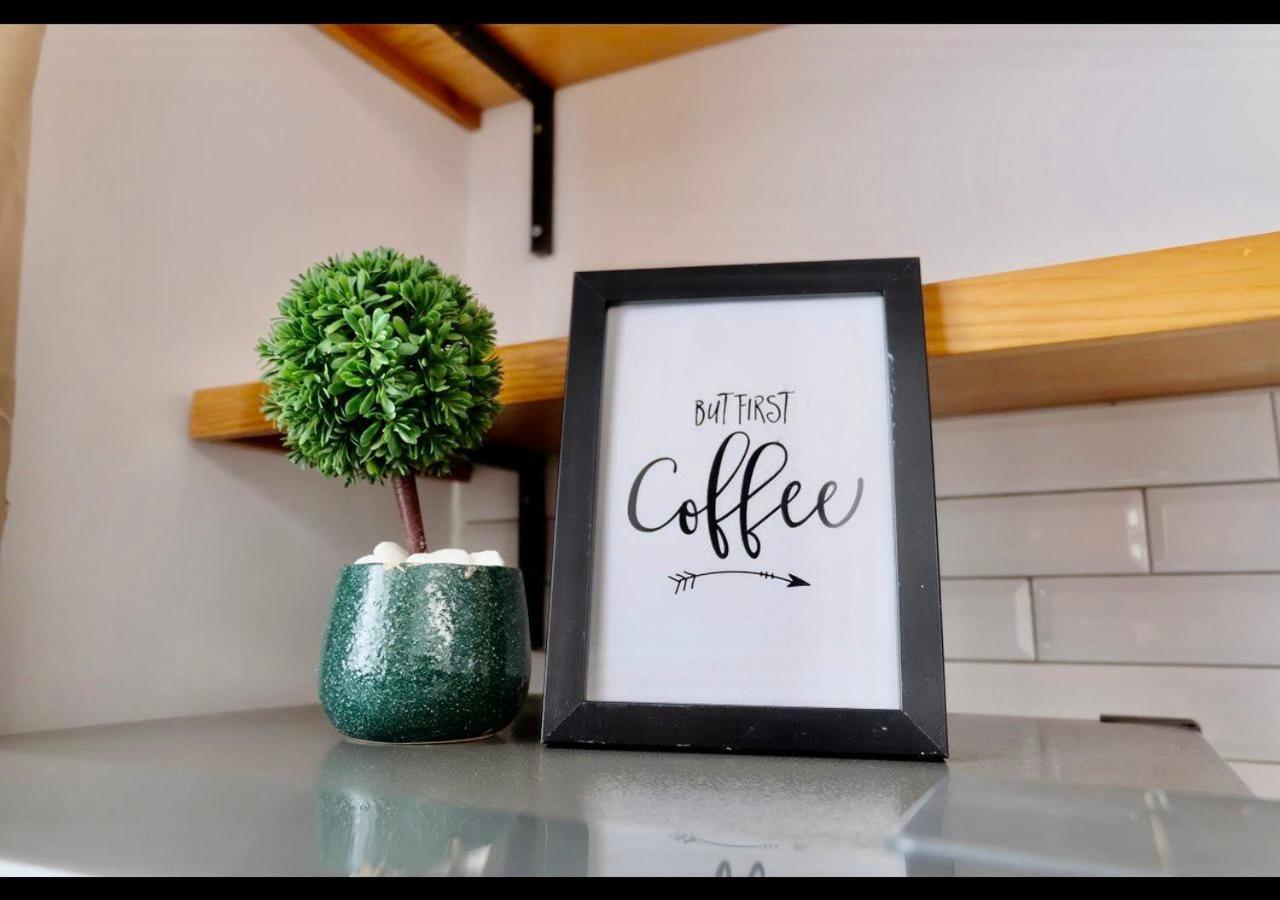 6 Bedroom House - Best Location - 5Mins My Khe Beach ダナン市 エクステリア 写真