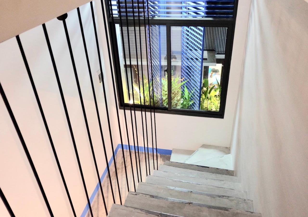 6 Bedroom House - Best Location - 5Mins My Khe Beach ダナン市 エクステリア 写真