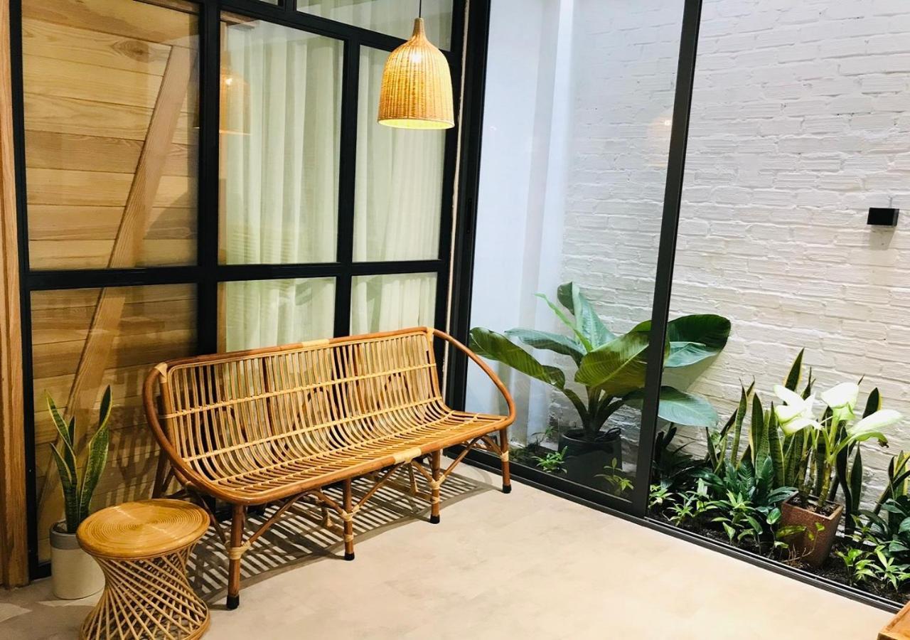 6 Bedroom House - Best Location - 5Mins My Khe Beach ダナン市 エクステリア 写真