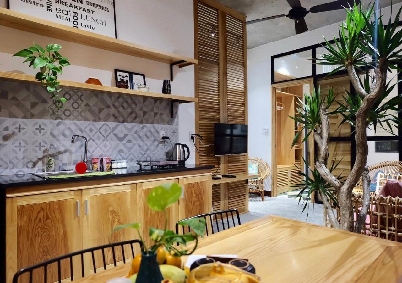 6 Bedroom House - Best Location - 5Mins My Khe Beach ダナン市 エクステリア 写真