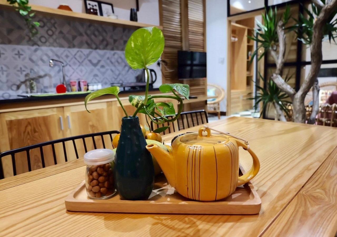6 Bedroom House - Best Location - 5Mins My Khe Beach ダナン市 エクステリア 写真