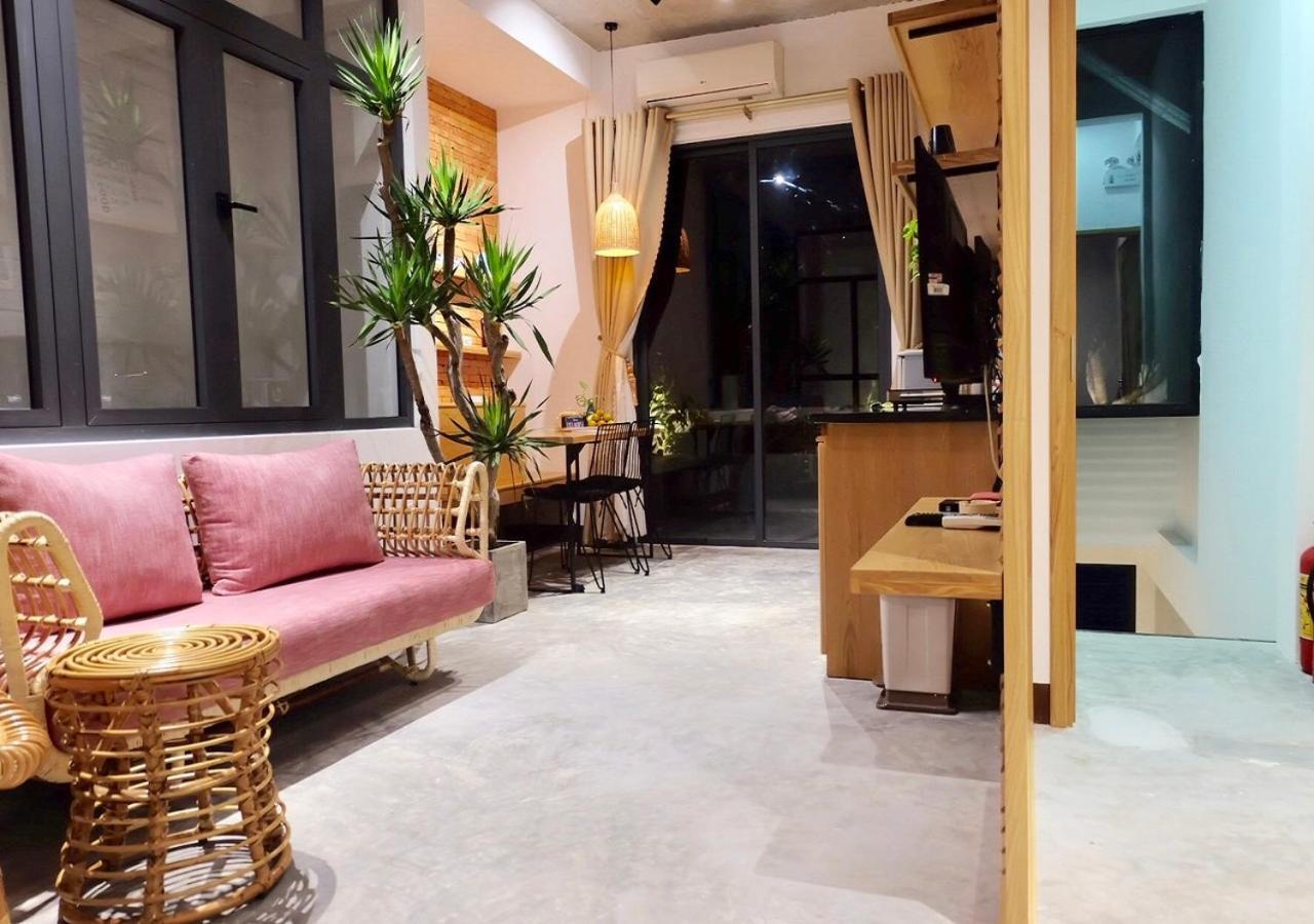 6 Bedroom House - Best Location - 5Mins My Khe Beach ダナン市 エクステリア 写真